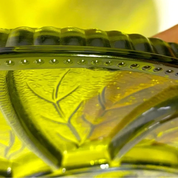 Vintage Indiana Avocado Green Glass Round Relish  Deviled Egg Tray Platter - Picture 5 of 14